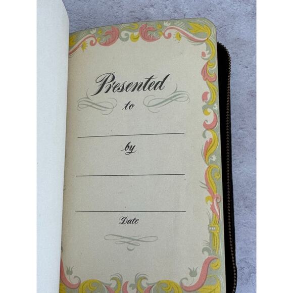 KJV Holy Bible Illustrated ZIP UP Leather Gold CROSS World Publishing - Vintage - Picture 6 of 10